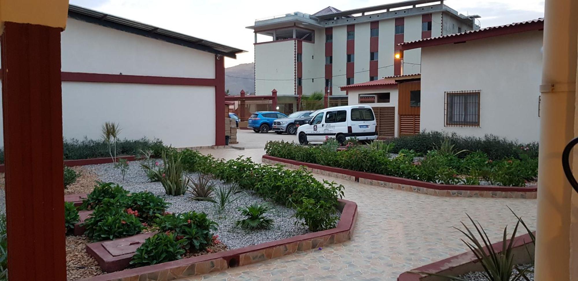 Hotel La Rose Blanche Korhogo Exterior foto
