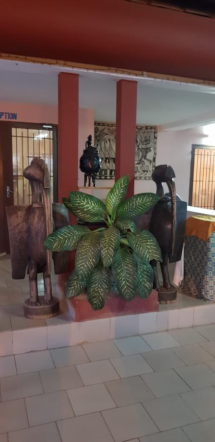 Hotel La Rose Blanche Korhogo Exterior foto